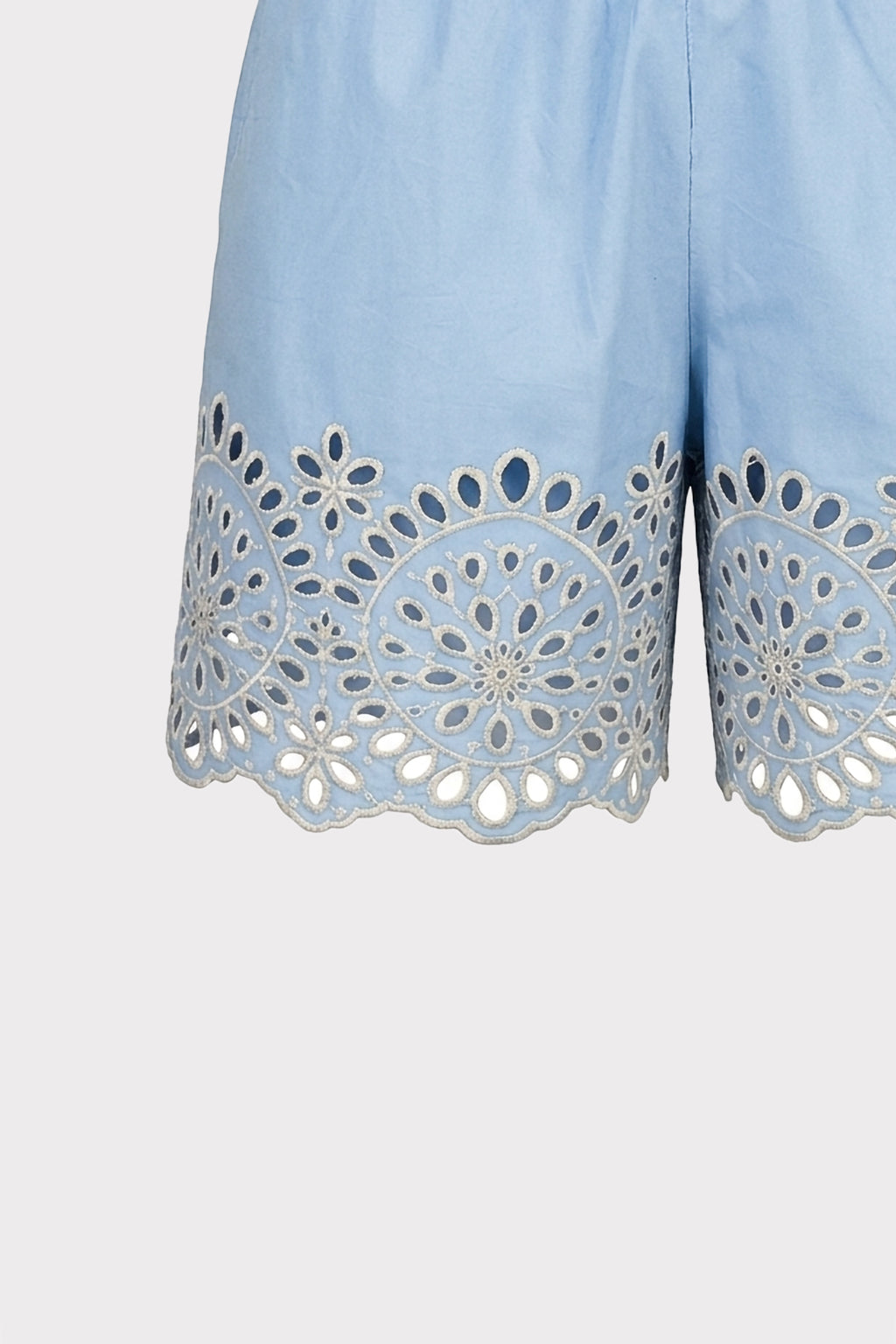 Shorts con ricami sangallo