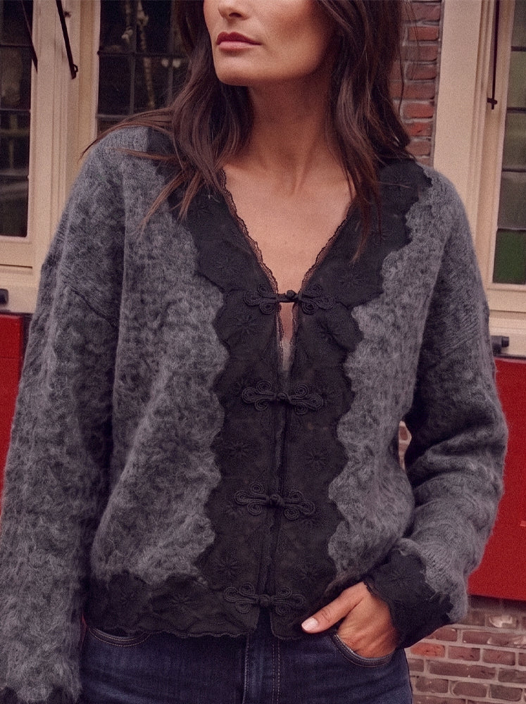 Cardigan bordi in pizzo e alamari