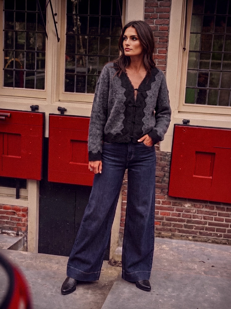 Cardigan bordi in pizzo e alamari
