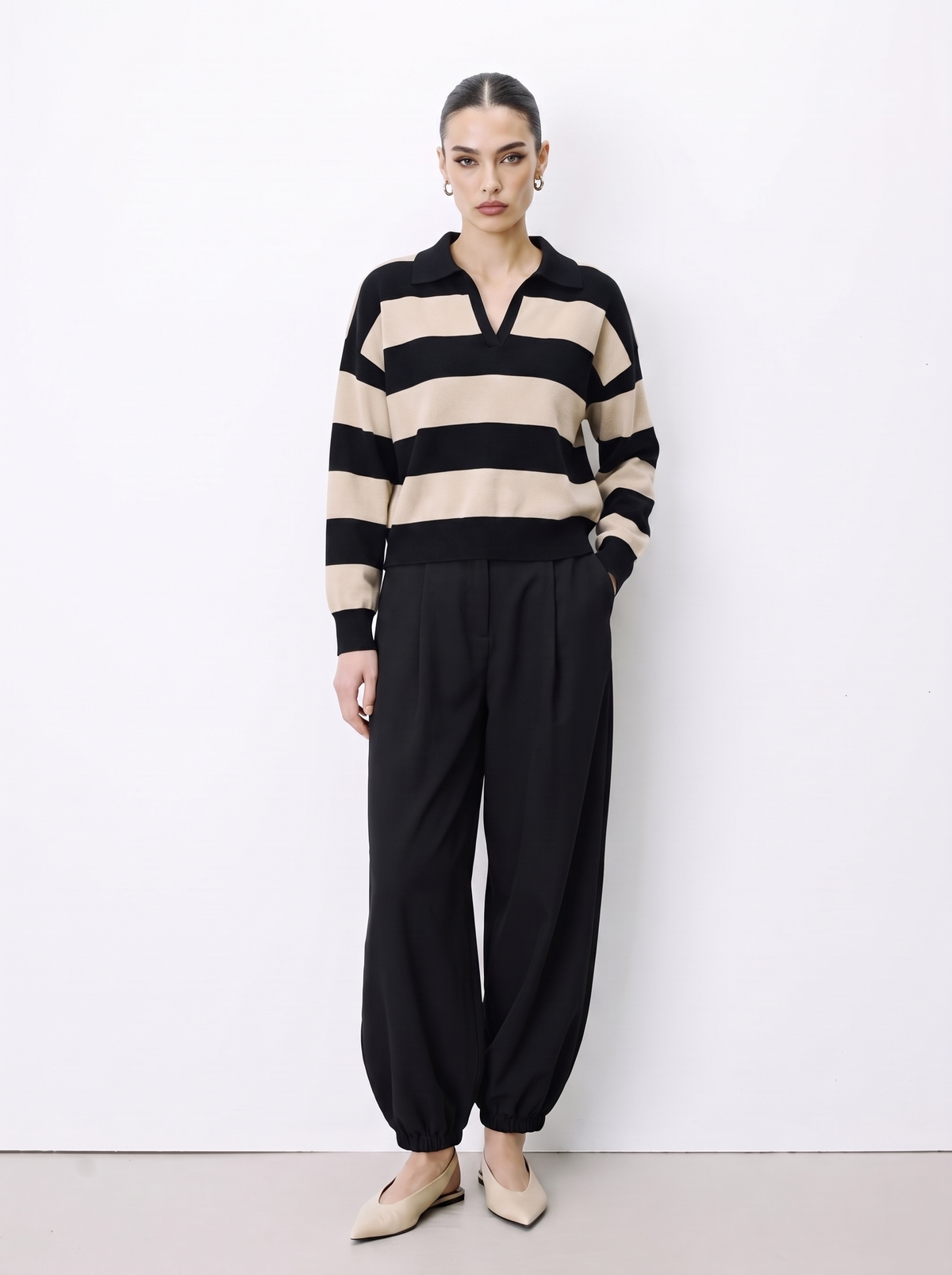 Maglia polo a righe scollo a V