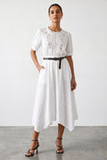 Blusa con ricami sangallo