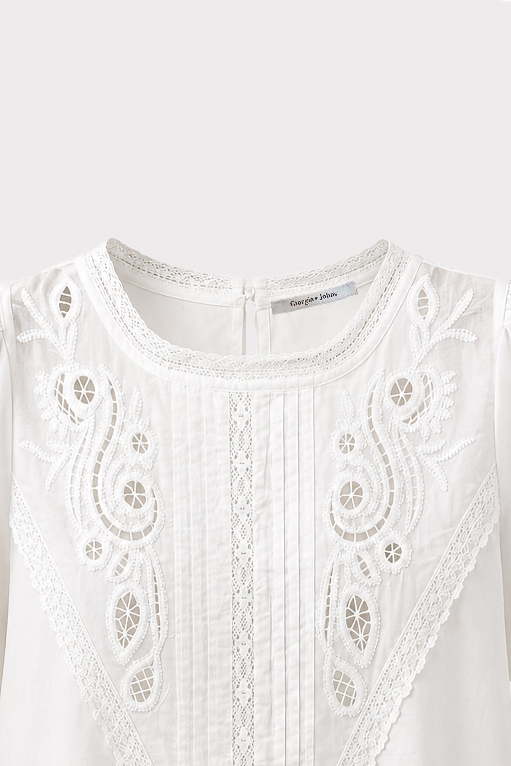 Blusa con ricami sangallo