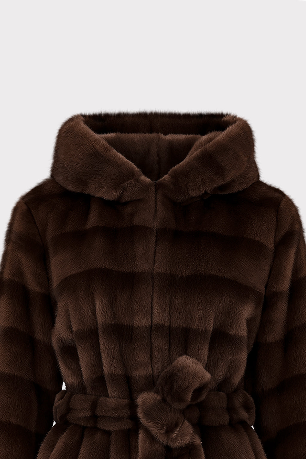 Cappotto in eco-pelliccia con cintura