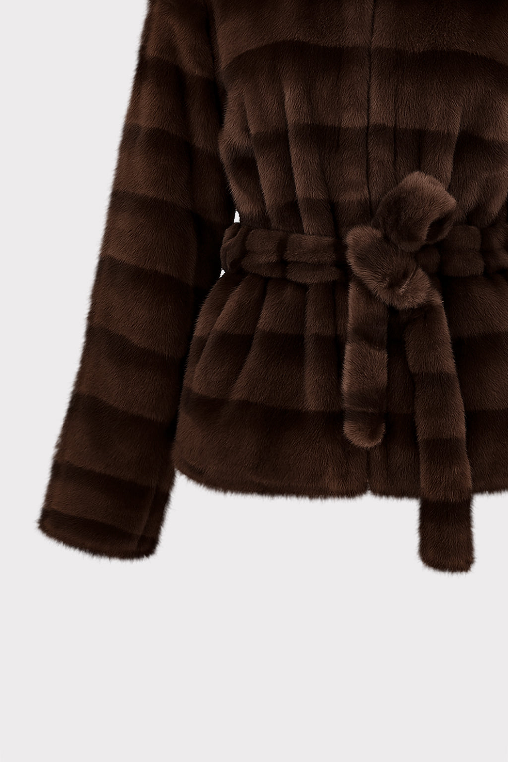 Cappotto in eco-pelliccia con cintura