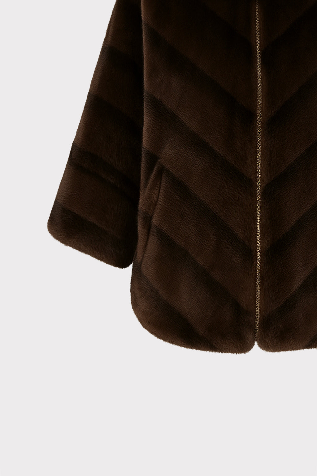 Cappotto con cappuccio in eco-pelliccia