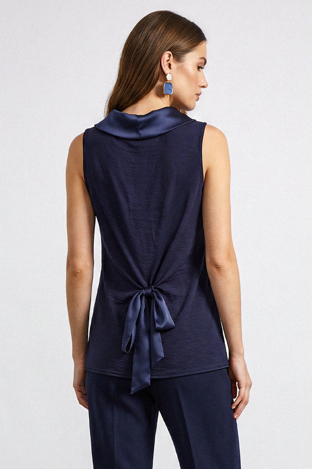 Top smanicato scollo fluido