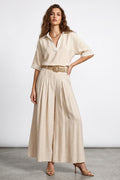 Pantaloni ampi con cintura