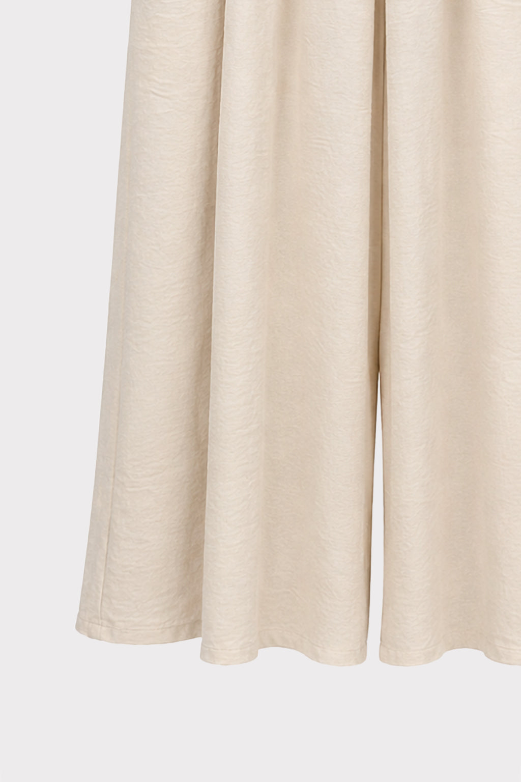 Pantaloni ampi con cintura