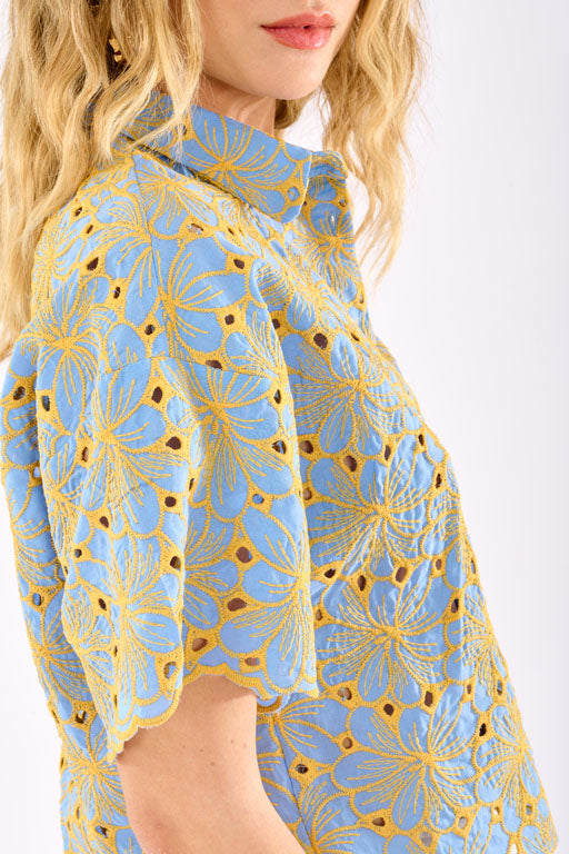 Camicia con ricamo bicolor