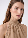Top halter con ricami