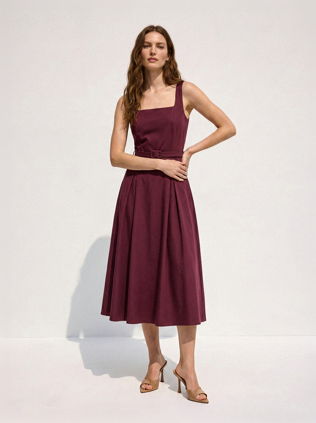 Abito midi scollo quadrato con cintura