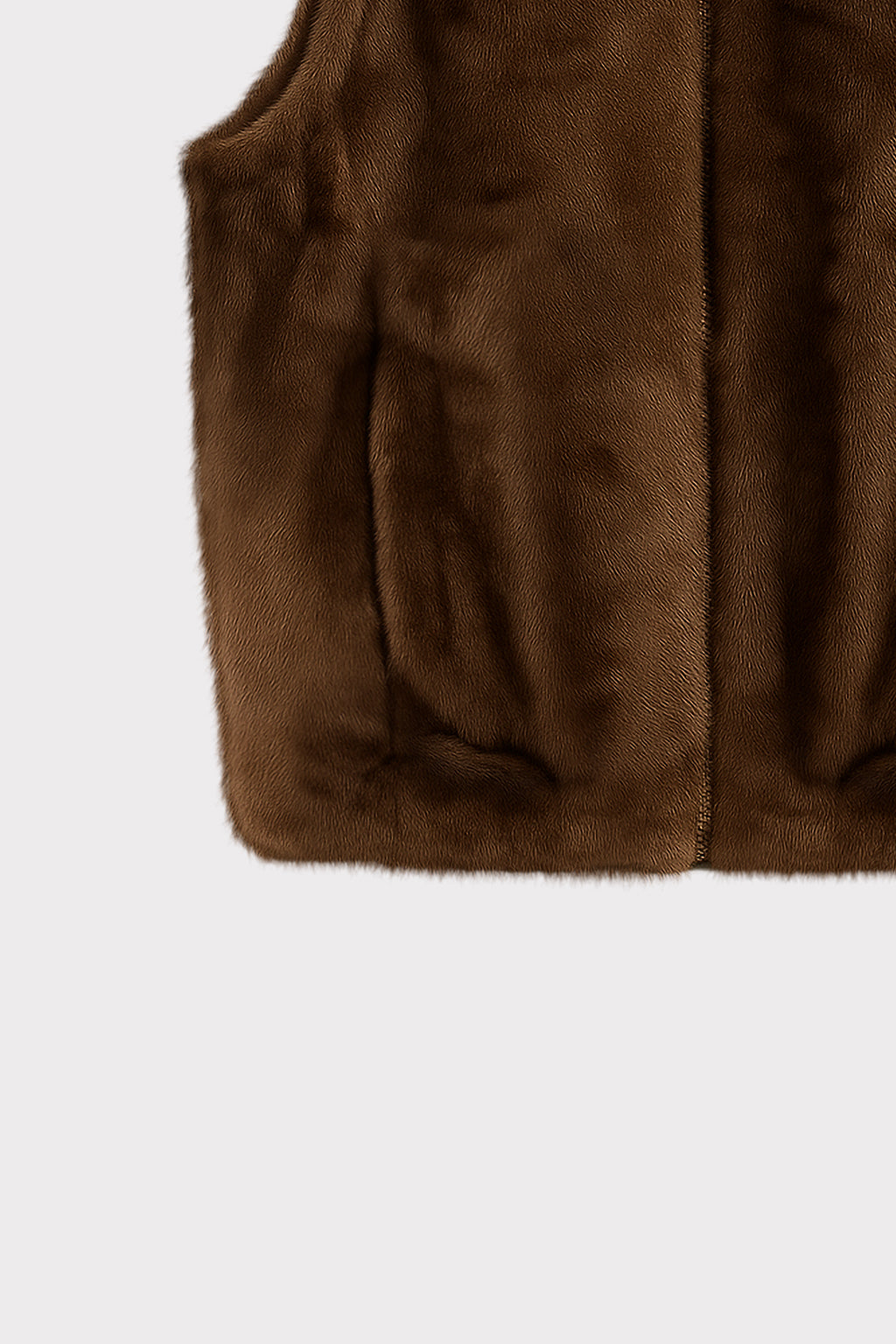 Gilet in ecopelliccia con zip e cappuccio