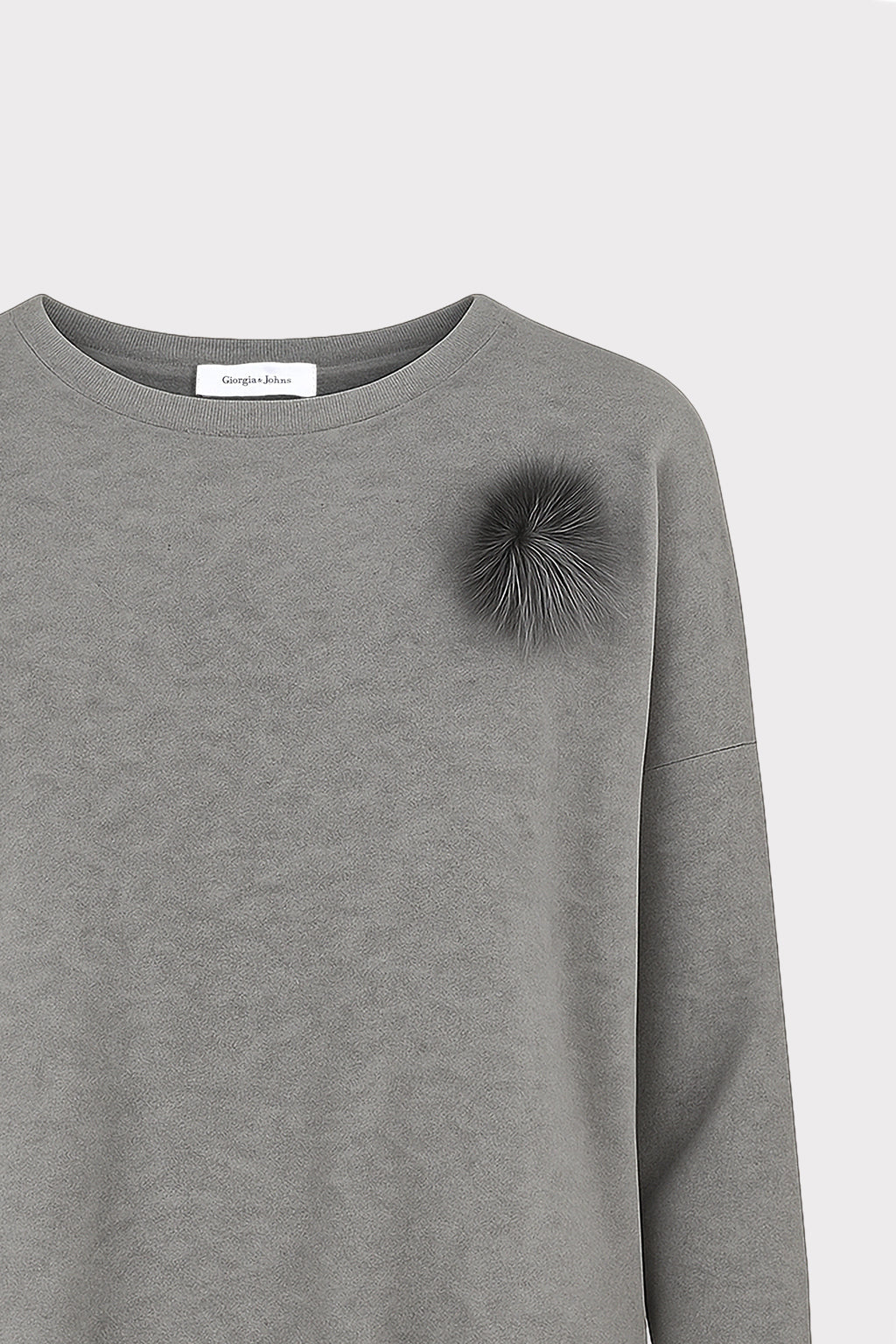 Pullover con spilla