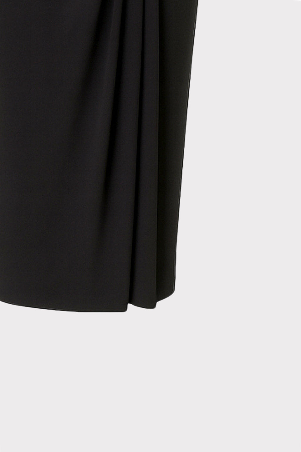 Abito con drappeggio e applicazione