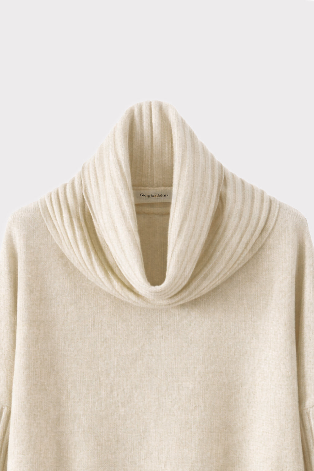 Pullover lungo collo morbido