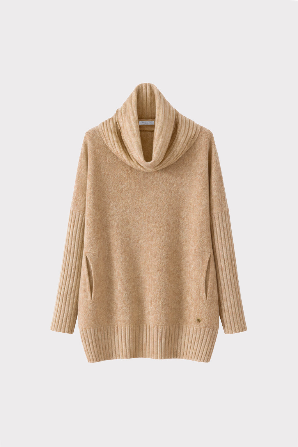 Pullover lungo collo morbido