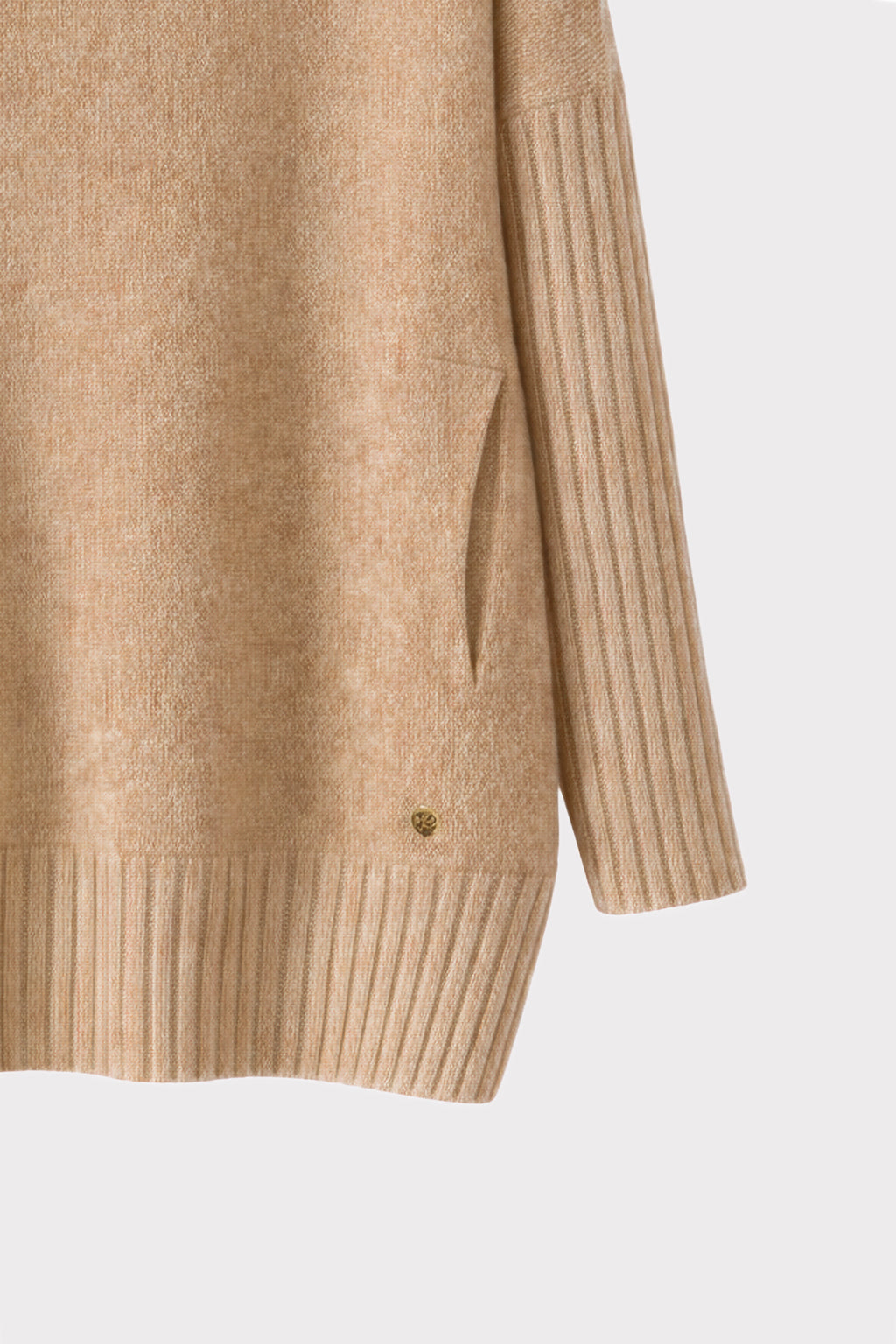 Pullover lungo collo morbido