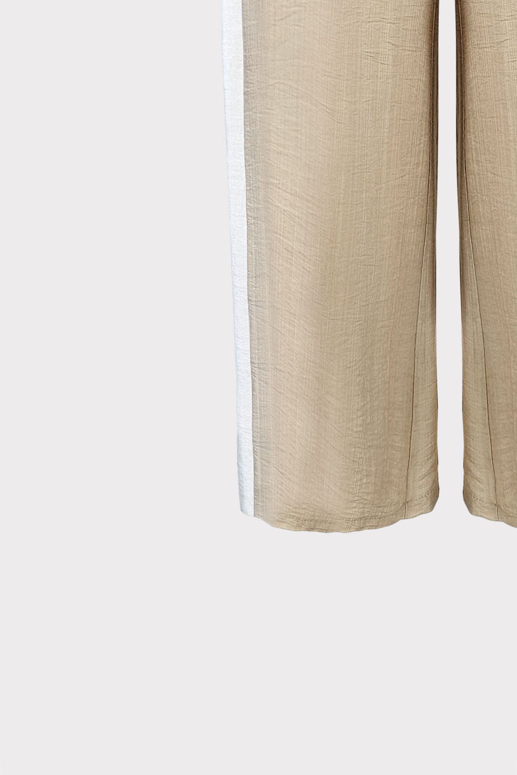 Pantalone profili a contrasto