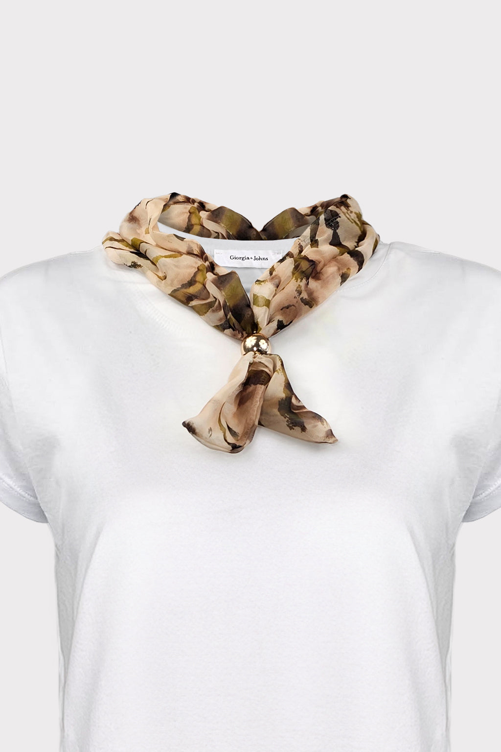 T-shirt con foulard
