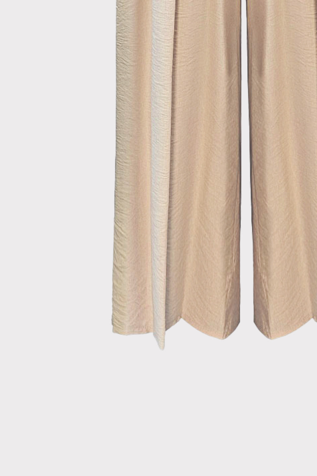 Pantalone ampio con pinces