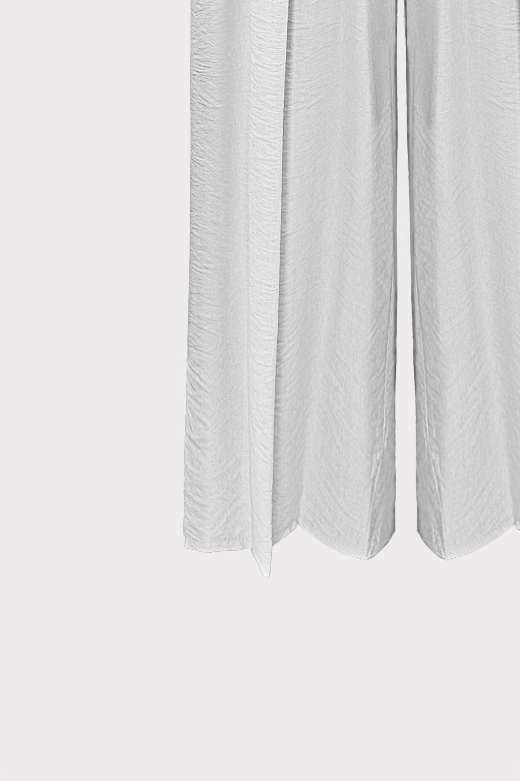 Pantalone ampio con pinces