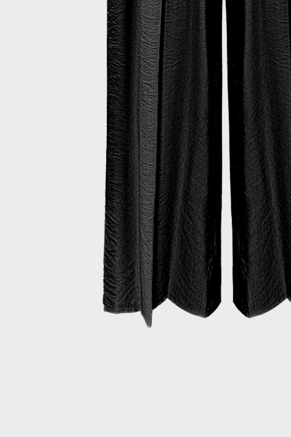 Pantalone ampio con pinces