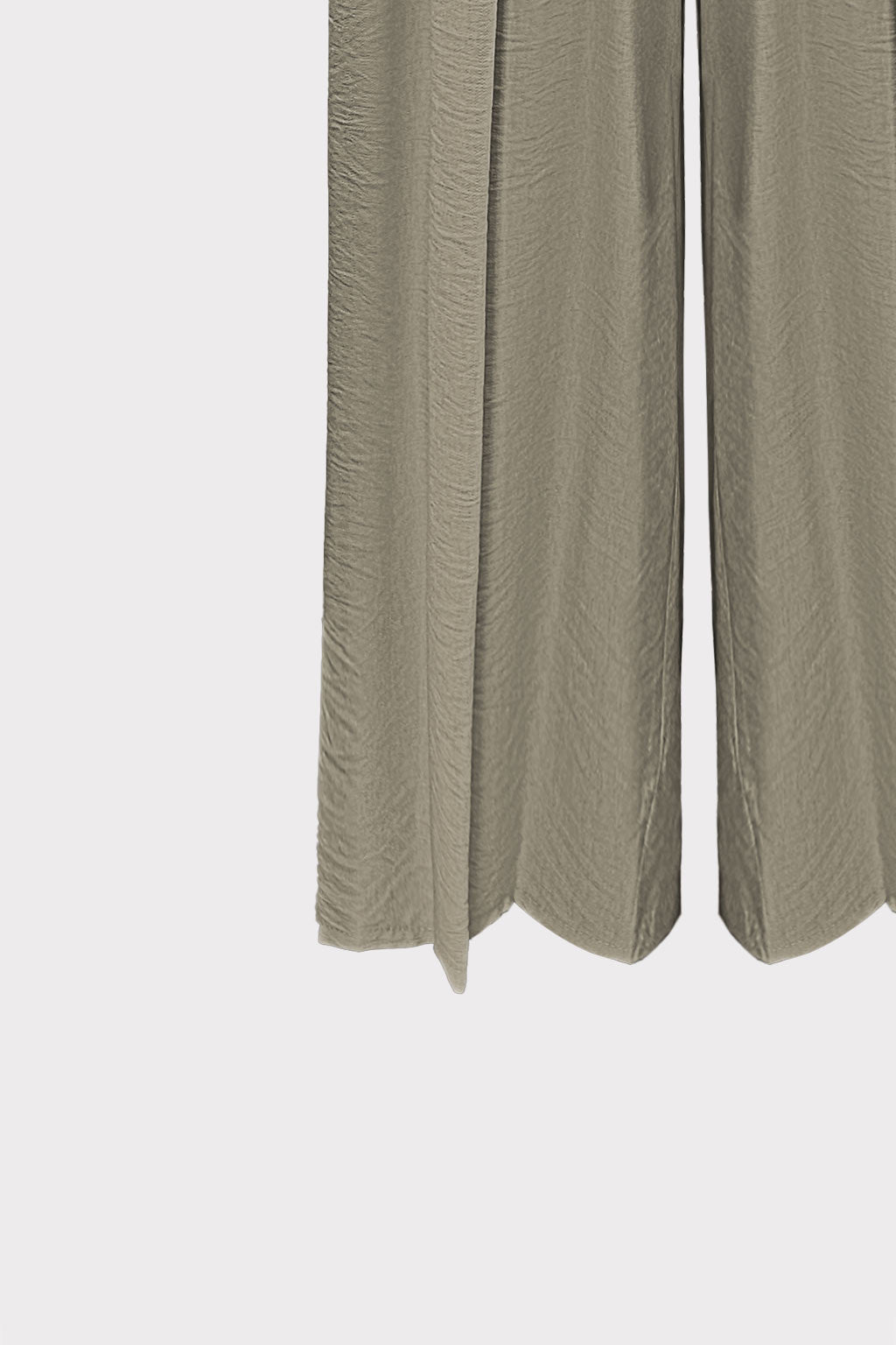 Pantalone ampio con pinces