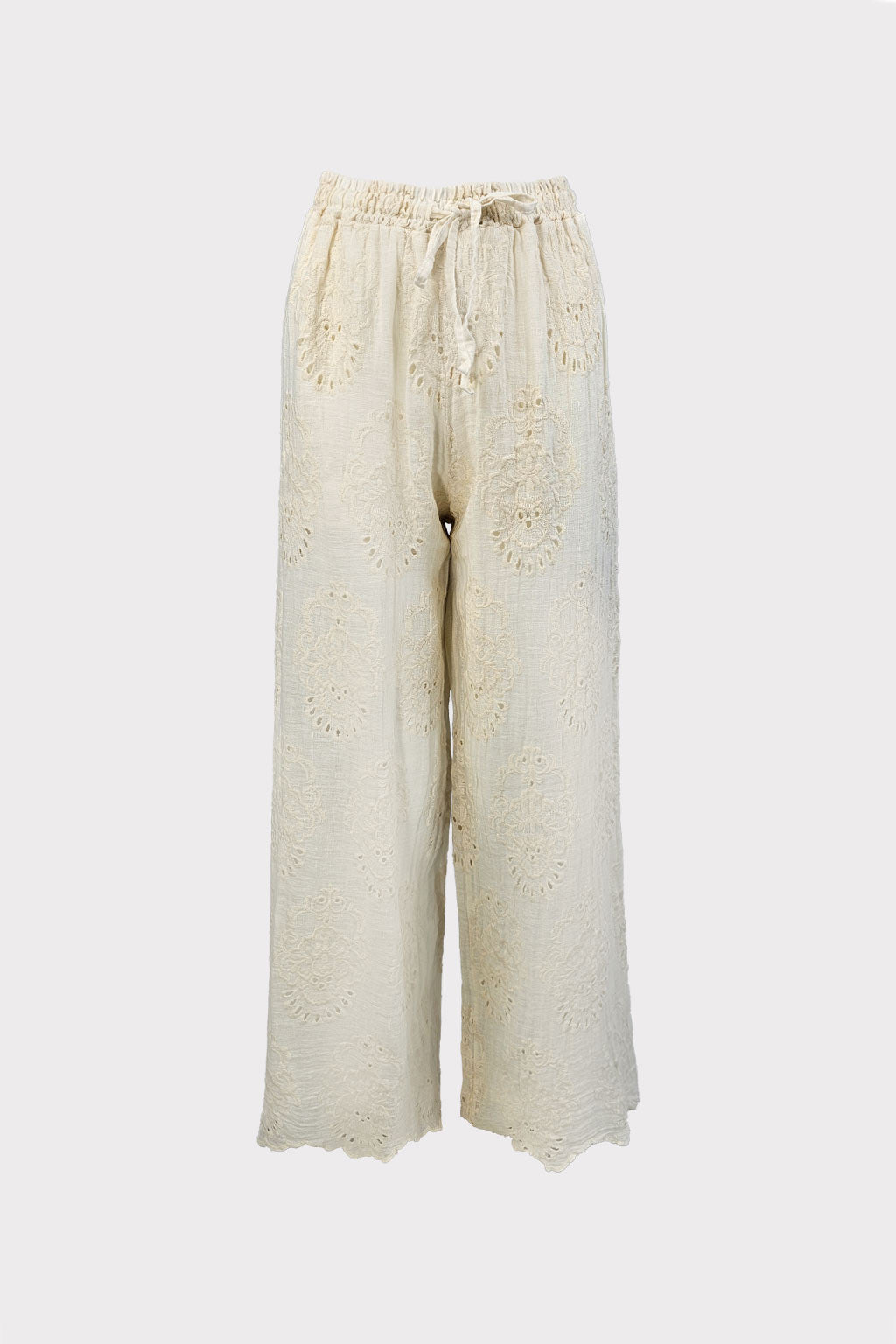 Shorts con ricamo traforato