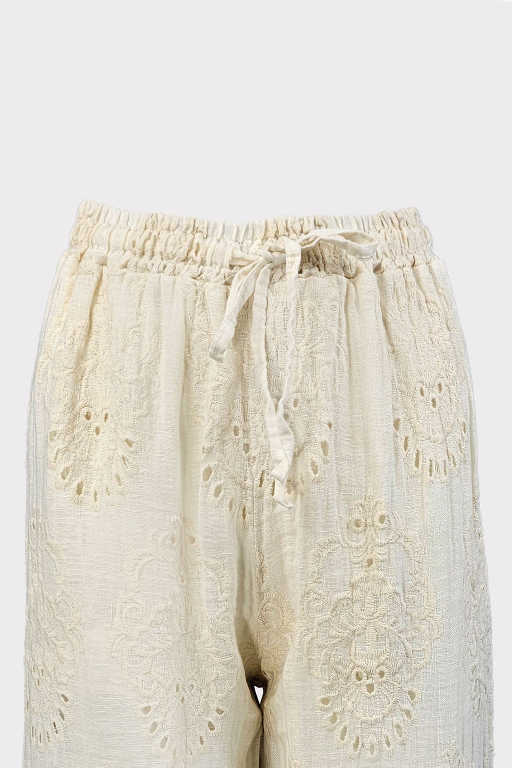 Shorts con ricamo traforato