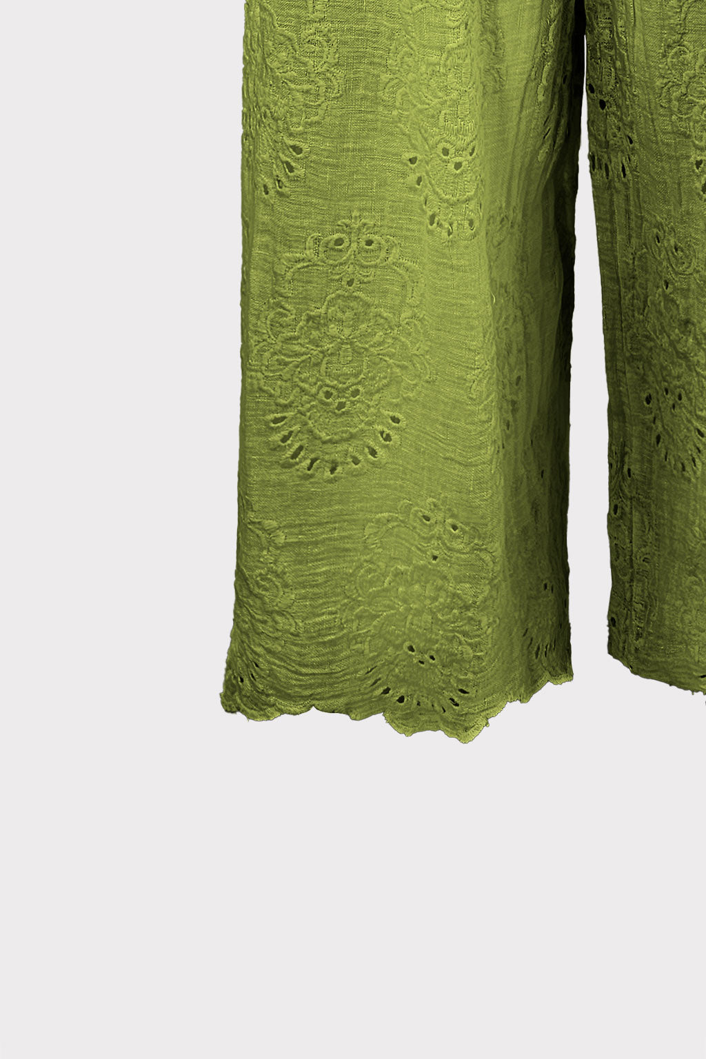 Shorts con ricamo traforato