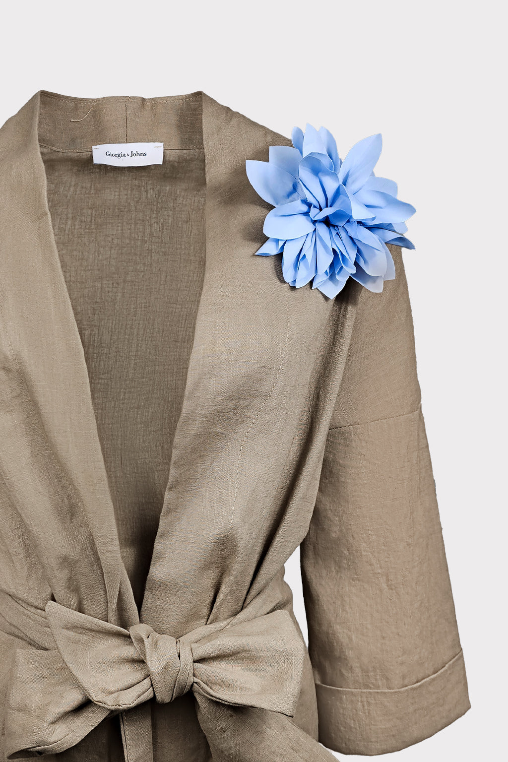Kimono con spilla