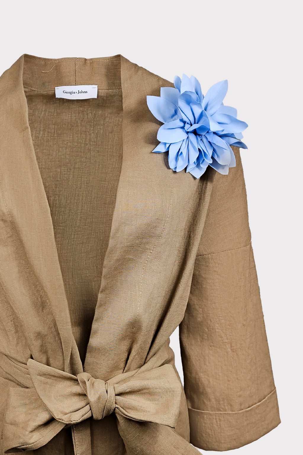 Kimono con spilla