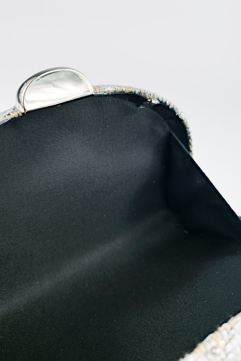 Clutch chiusura metallica