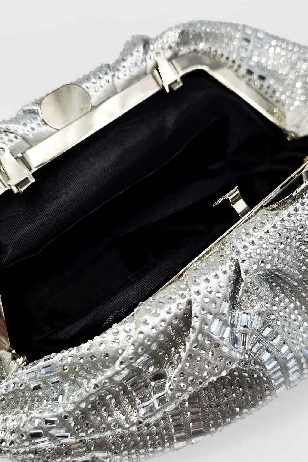Pochette disegno strass