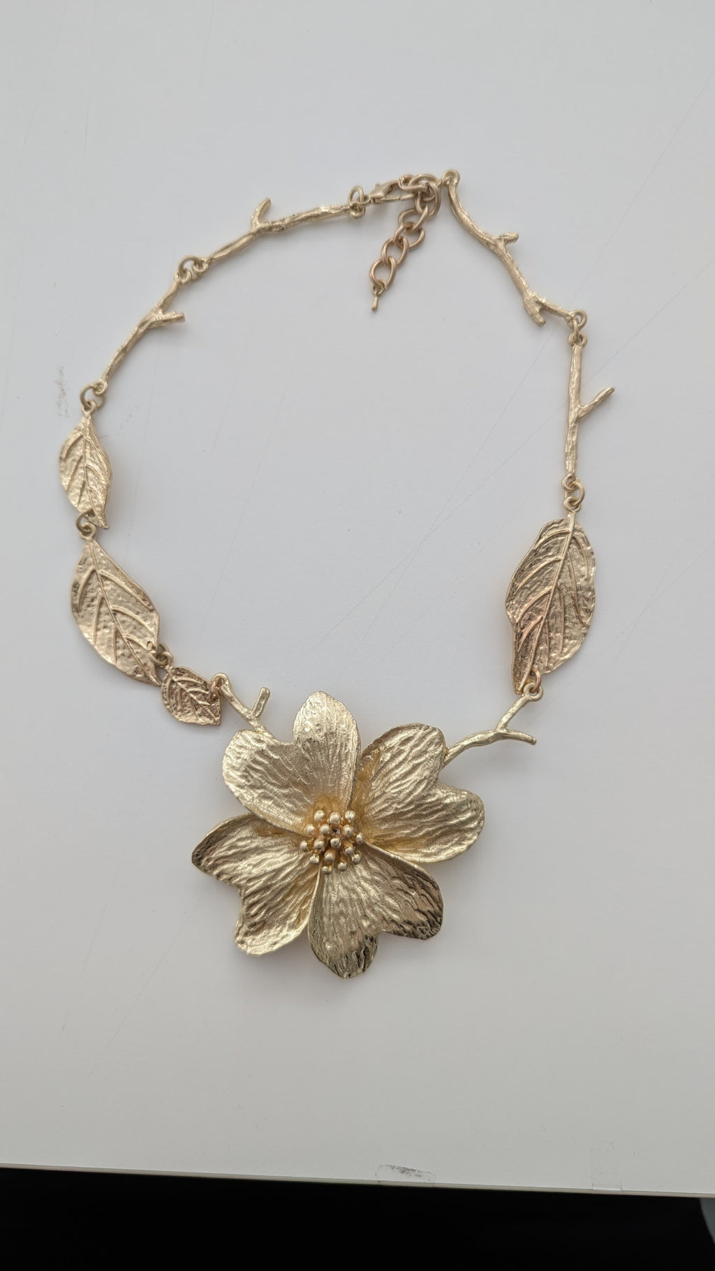 Collana metallo fiore e foglie